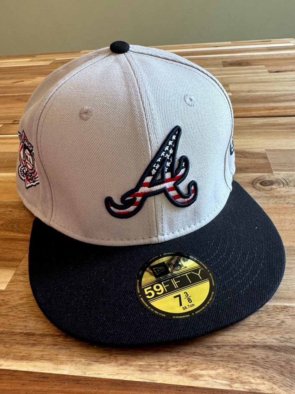 New Era Atlanta Braves 59FIFTY Fitted Hat 7 3/8 MLB American Flag